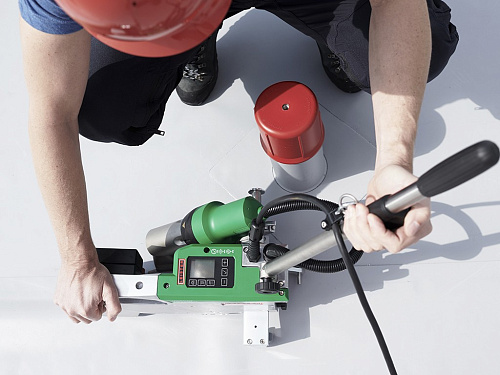 Leister UNIROOF 700 сварочный автомат горячего воздуха Leister UNIROOF 700 сварочный автомат горячего воздуха