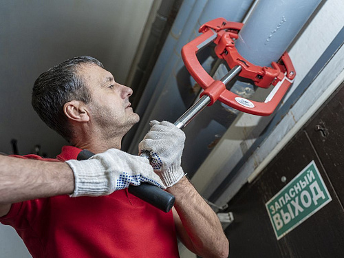 Фото Voll V6S труборез ручной с хомутной защелкой - Fortools - профессиональный инструмент Фото Voll V6S труборез ручной с хомутной защелкой - Fortools - профессиональный инструмент