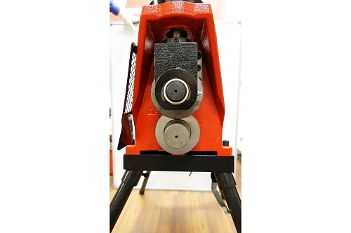 Voll V-Groover 6" гидравлический желобонакатчик Voll V-Groover 6" гидравлический желобонакатчик